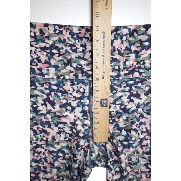 Athleta Salutation Stash Pocket II 7/8 Leggings Camo Print Size Medium - Picture 9 of 11